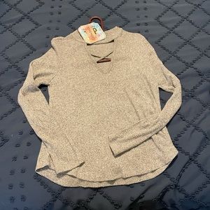 High cross cross neck too long sleeves